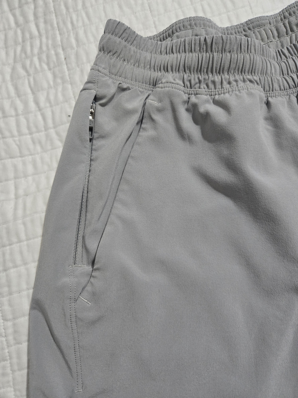 lululemon athletica Men's Light Gray Athletic Shorts - Picture 6 of 7